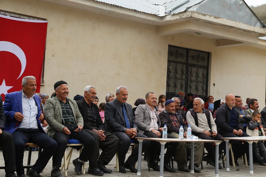 Bağlarbaşı Mahallemizin Derebaşı İlköğretim Okulu’nun düzenlediği 23 Nisan Ulusal Egemenlik ve Çocuk Bayramı programına katılmanın mutluluğunu yaşadık