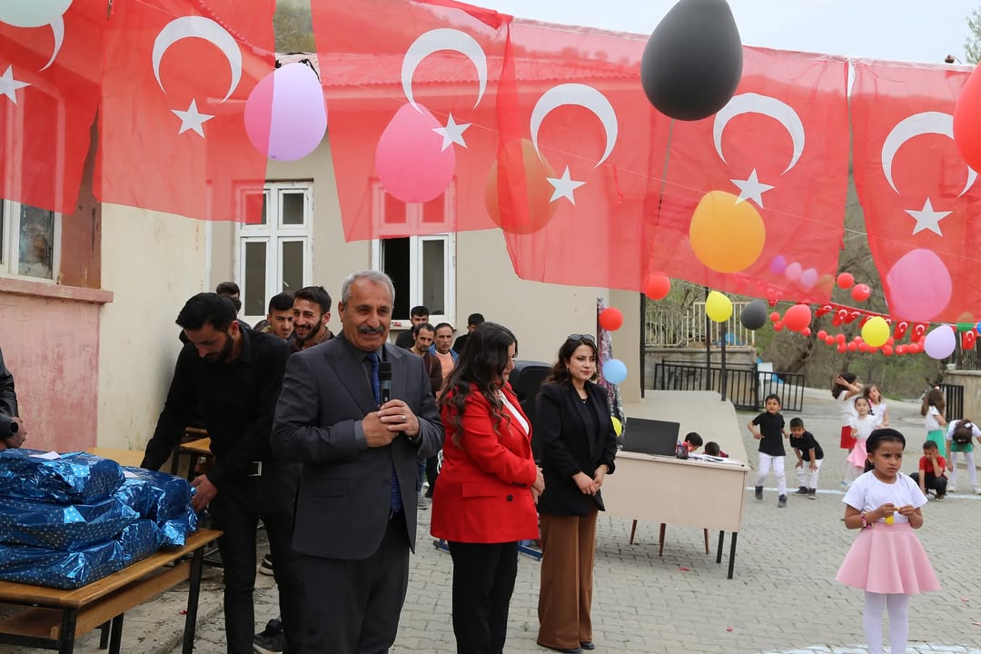Bağlarbaşı Mahallemizin Derebaşı İlköğretim Okulu’nun düzenlediği 23 Nisan Ulusal Egemenlik ve Çocuk Bayramı programına katılmanın mutluluğunu yaşadık