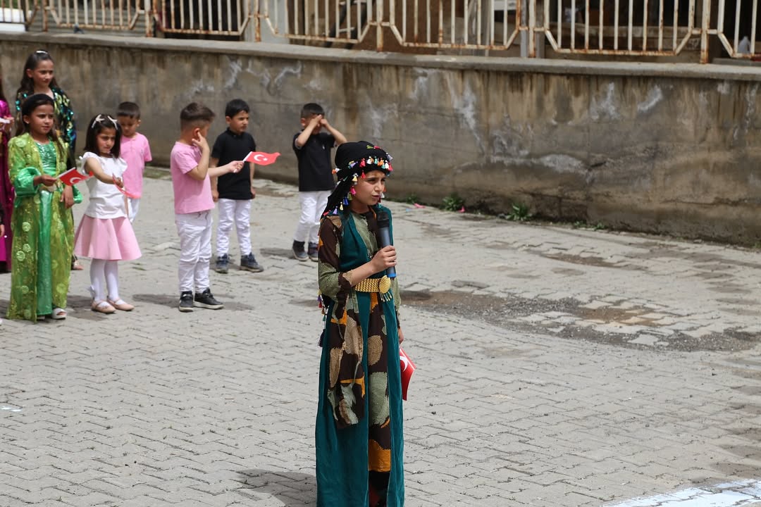 Bağlarbaşı Mahallemizin Derebaşı İlköğretim Okulu’nun düzenlediği 23 Nisan Ulusal Egemenlik ve Çocuk Bayramı programına katılmanın mutluluğunu yaşadık