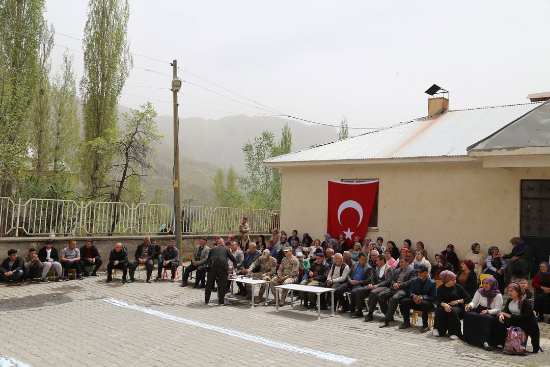 Bağlarbaşı Mahallemizin Derebaşı İlköğretim Okulu’nun düzenlediği 23 Nisan Ulusal Egemenlik ve Çocuk Bayramı programına katılmanın mutluluğunu yaşadık