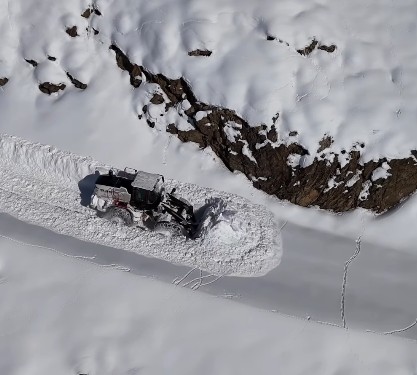 Durankaya'da kar mesaisi sürüyor.